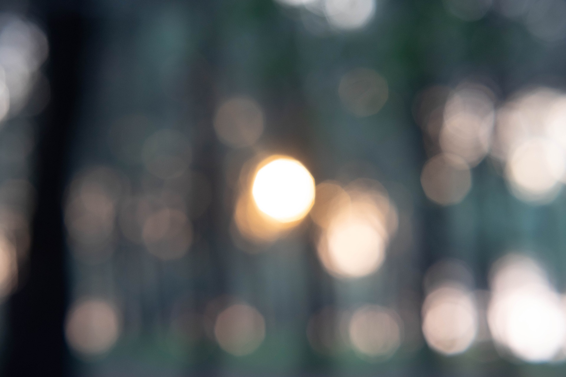 bokeh-4937937_1920